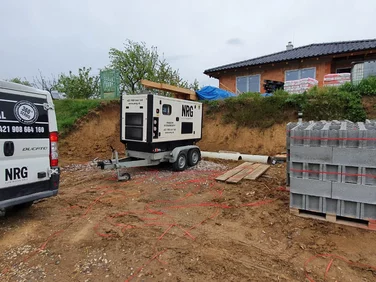 elektrocentrála na stavbu